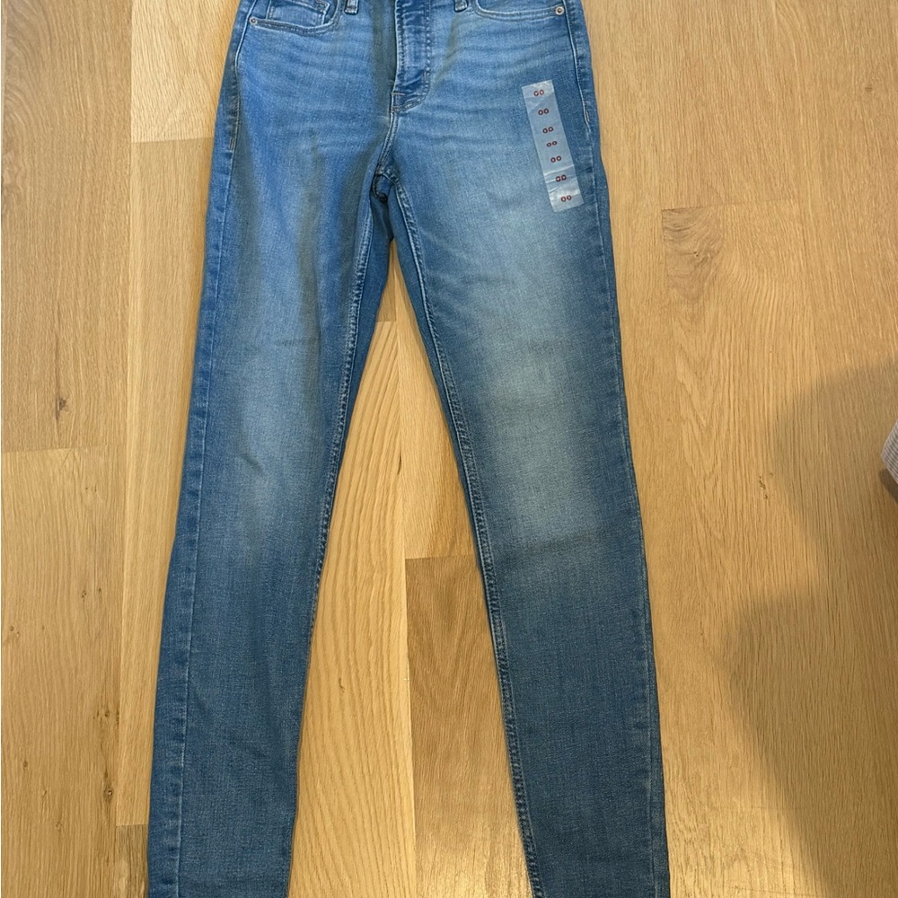 Old navy Classic Blue Women's Jeans- NEVER WORN